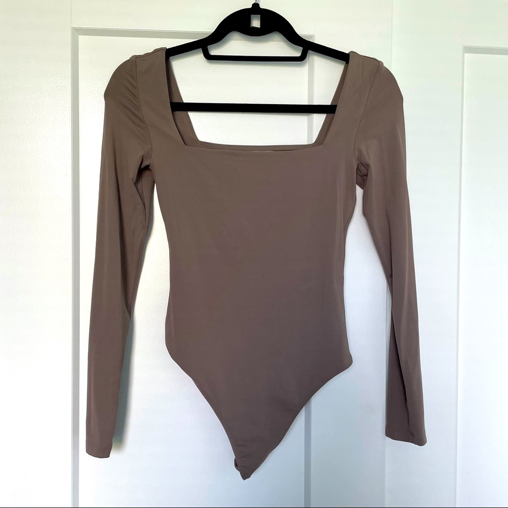 Aritzia Babaton Contour Longsleeve Bodysuit - S